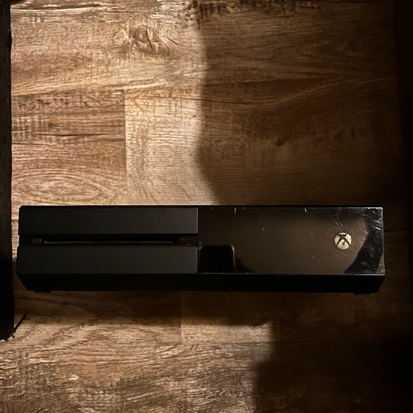 Microsoft Xbox One 500 GB Black Console without Kinect. NO CONTROLLERS - Picture 4 of 6